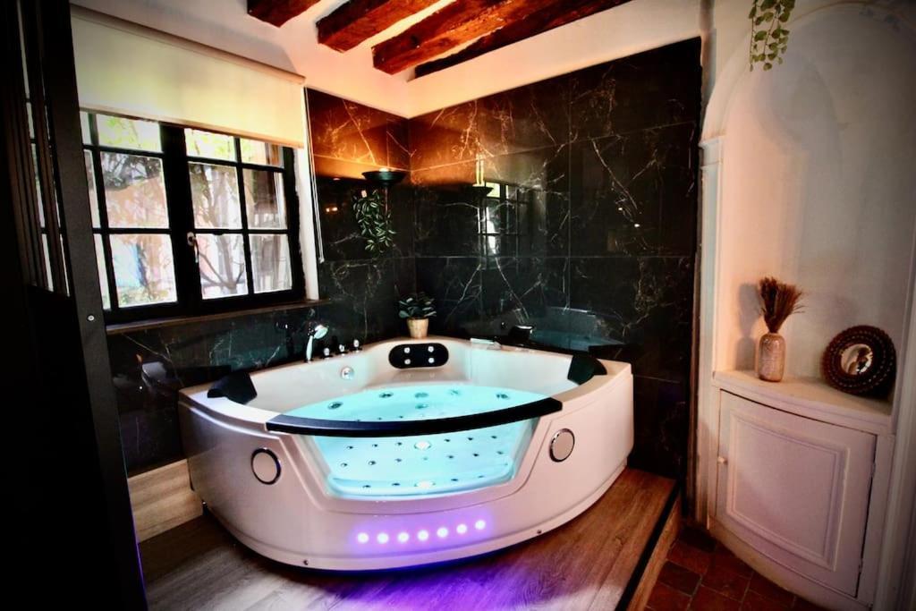 Le Spa Gustave - Sauna, Jacuzzi & Terrasse A 루앙 외부 사진